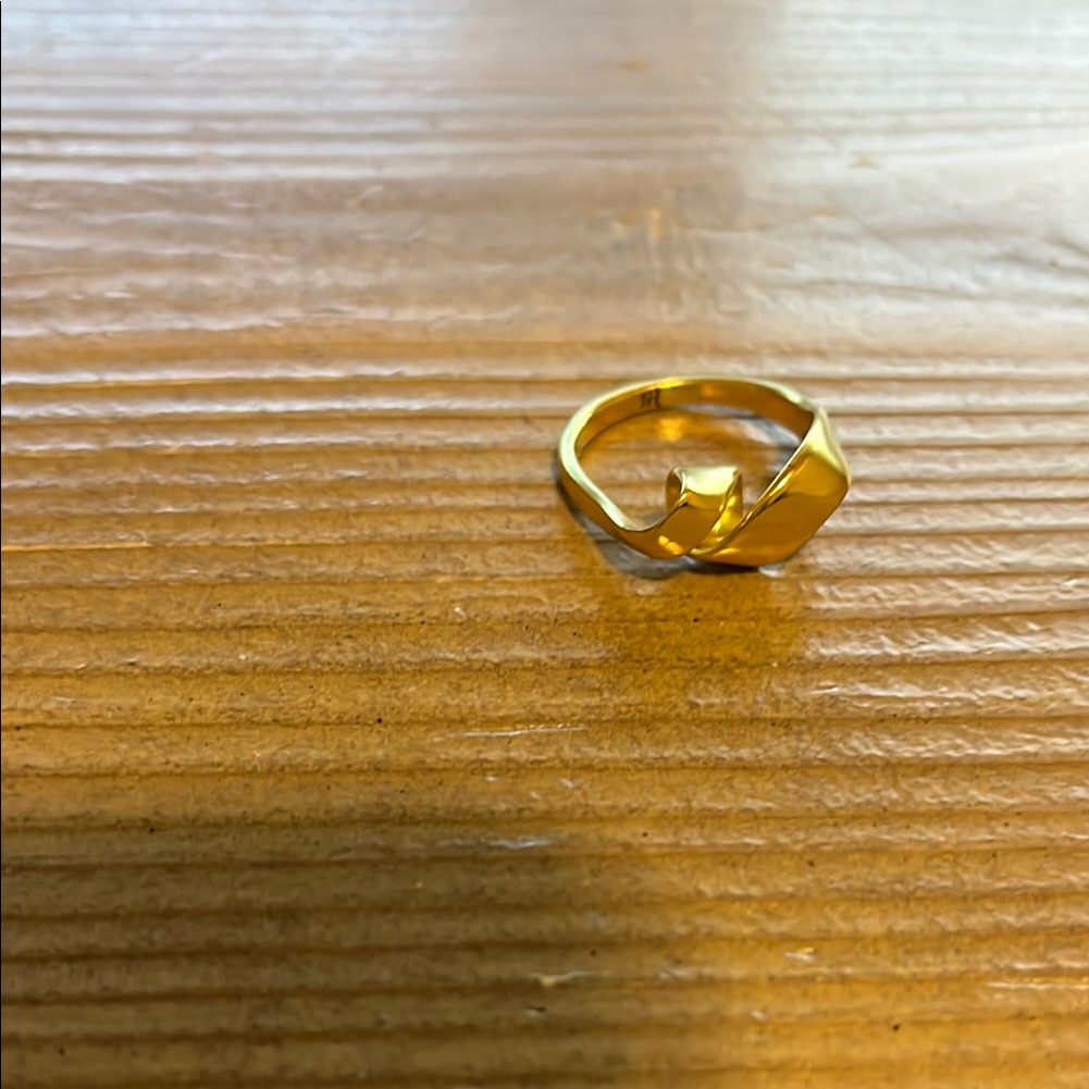 Madewell Elegant Gold-Tone Ring 10$